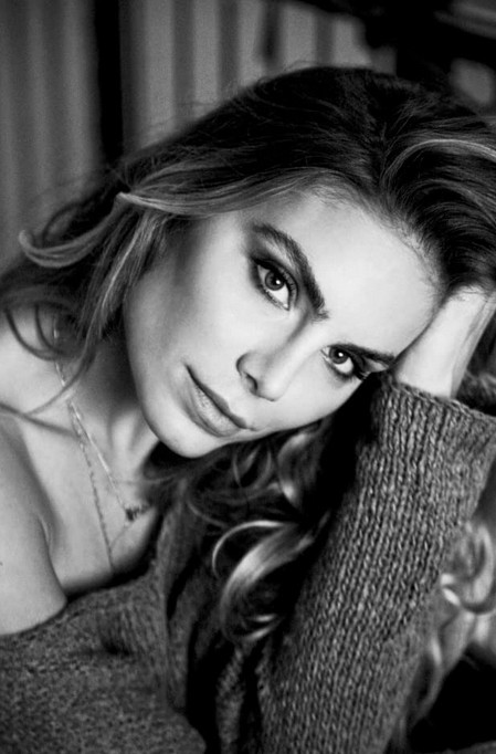 Nina  Senicar Fotoğrafı