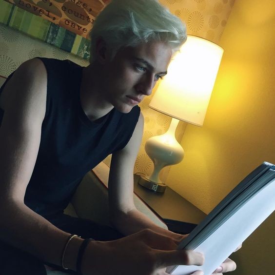 Lucky Blue Smith fotoğrafı