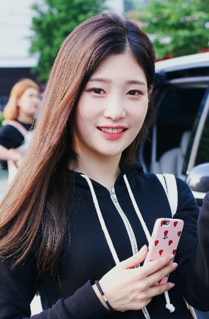 Jung Chae-yeon fotoğrafı