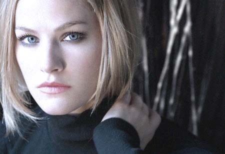 Kelly Overton Fotoğrafı