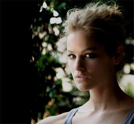 Kelly Overton Fotoğrafı