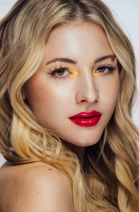 Gigi  Gustin Fotoğrafı