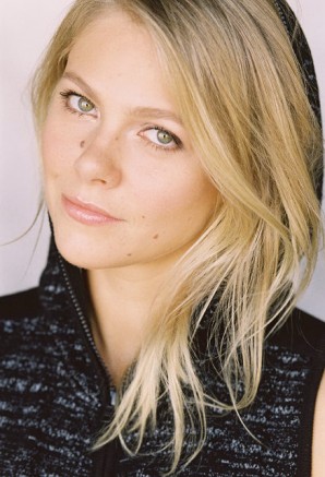 Lily  Cowles fotoğrafı