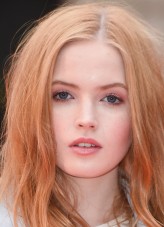 Ellie Bamber fotoğrafı
