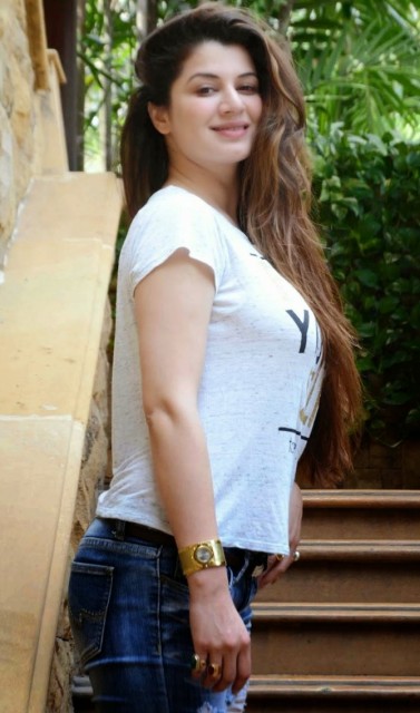 Kainaat  Arora fotoğrafı