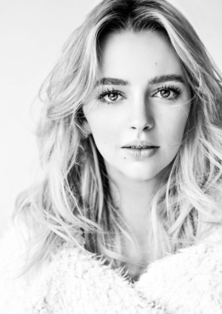 Natasha Bassett fotoğrafı