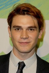 K.J. Apa fotoğrafı