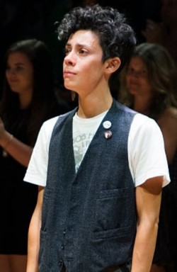 Roberta  Colindrez Fotoğrafı