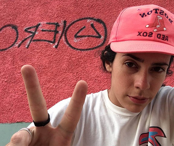 Roberta  Colindrez Fotoğrafı