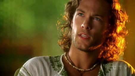 Kyle Schmid Fotoğrafı