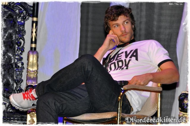 Kyle Schmid Fotoğrafı