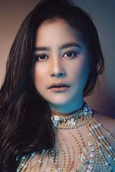 Prilly Latuconsina  fotoğrafı