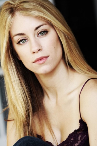 Jennifer Holland fotoğrafı