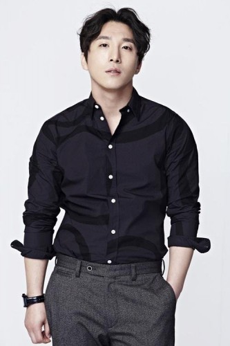 Dong Hyun-bae fotoğrafı