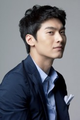 Lee Eun-Hyung fotoğrafı