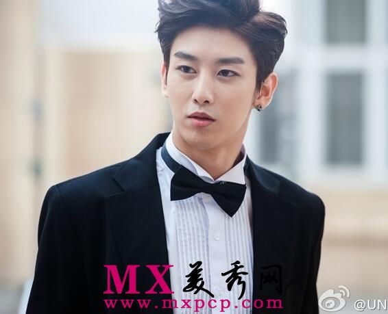 Zhou Yixuan Fotoğrafı