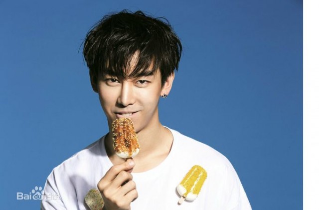 Zhou Yixuan Fotoğrafı