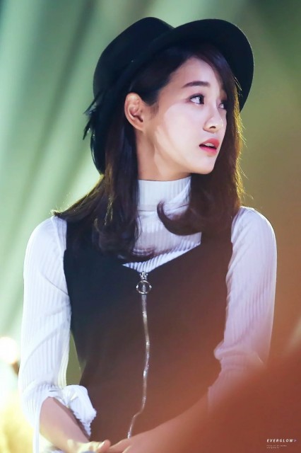 Kim Se-jeong (i) fotoğrafı