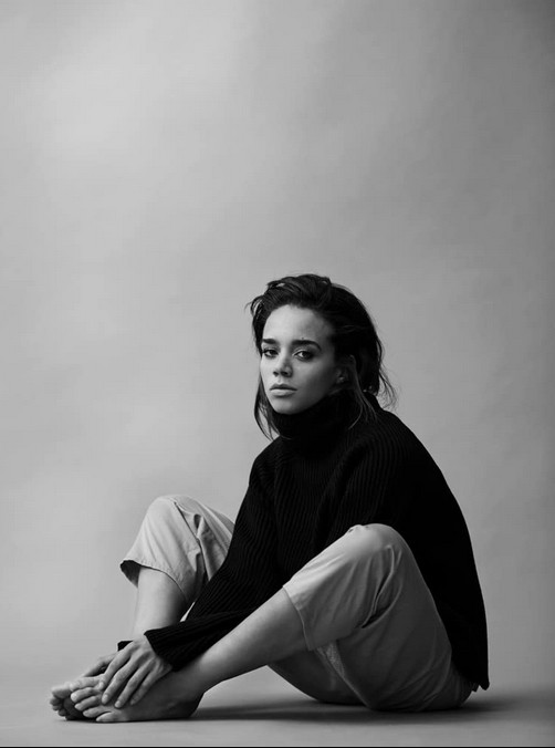Hannah John-Kamen Fotoğrafı