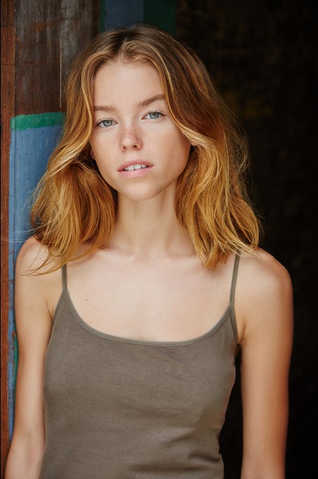 Milly Alcock Fotoğrafı