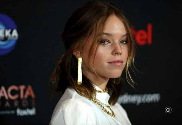 Milly Alcock fotoğrafı