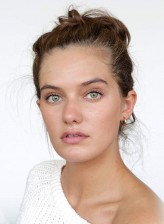 Rebecca Stone fotoğrafı