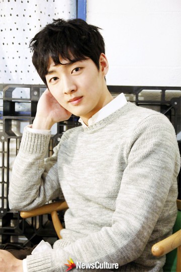 Kang Young-seok fotoğrafı