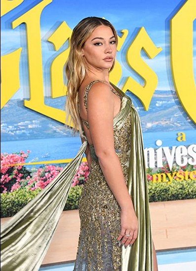 Madelyn Cline Fotoğrafı