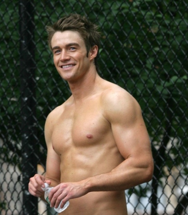 Robert Buckley Fotoğrafı