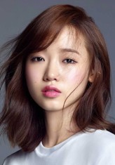 Choi Yoo-Jung fotoğrafı