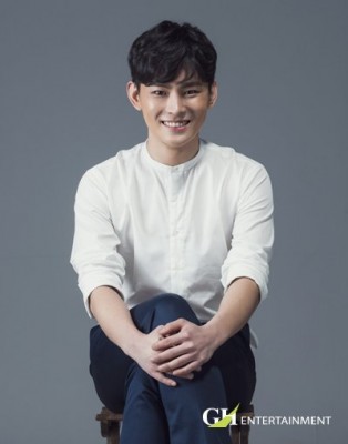 Che Hwan (i) fotoğrafı