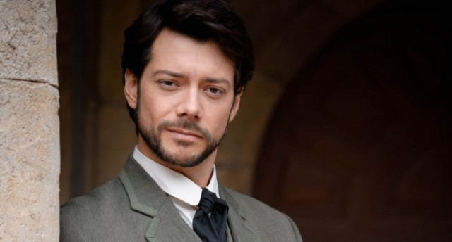 Álvaro Morte Fotoğrafı