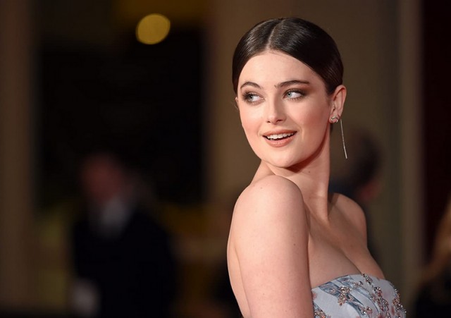 Millie Brady fotoğrafı