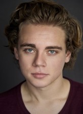 Christopher Dylan White fotoğrafı