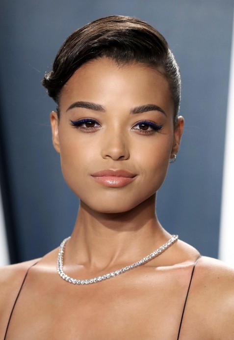 Ella Balinska Fotoğrafı