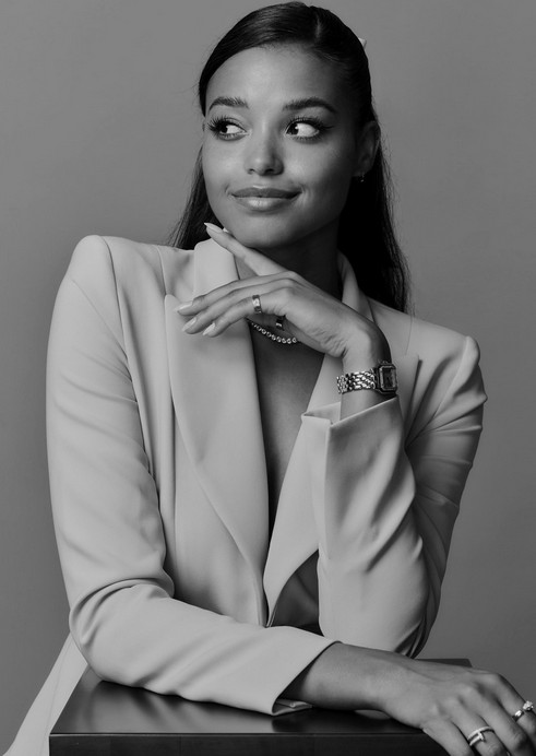 Ella Balinska Fotoğrafı