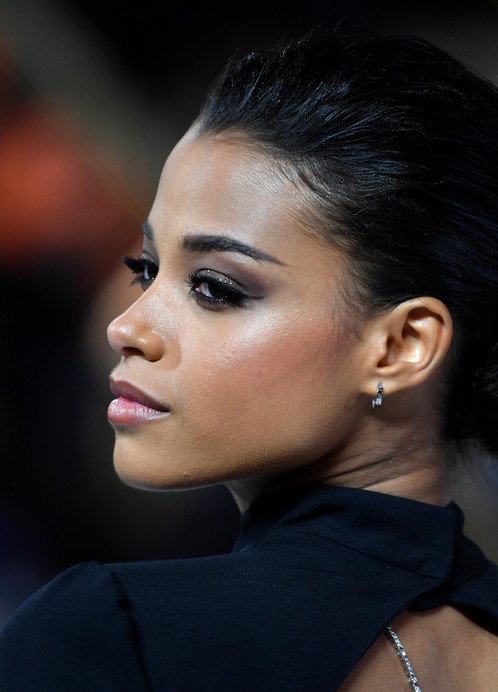 Ella Balinska Fotoğrafı