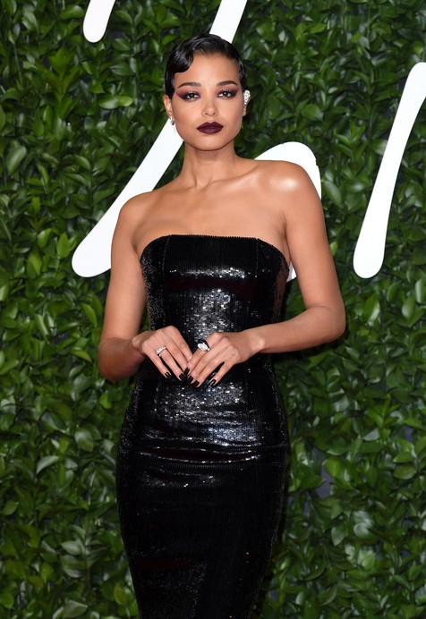 Ella Balinska Fotoğrafı