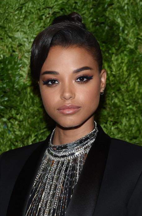 Ella Balinska Fotoğrafı