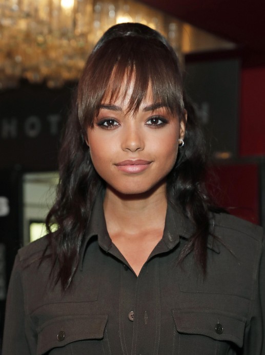 Ella Balinska Fotoğrafı