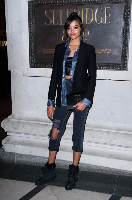 Ella Balinska Fotoğrafı