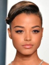 Ella Balinska fotoğrafı