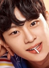 Lee Shin-Yeong fotoğrafı