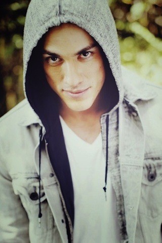 Michael Trevino Fotoğrafı