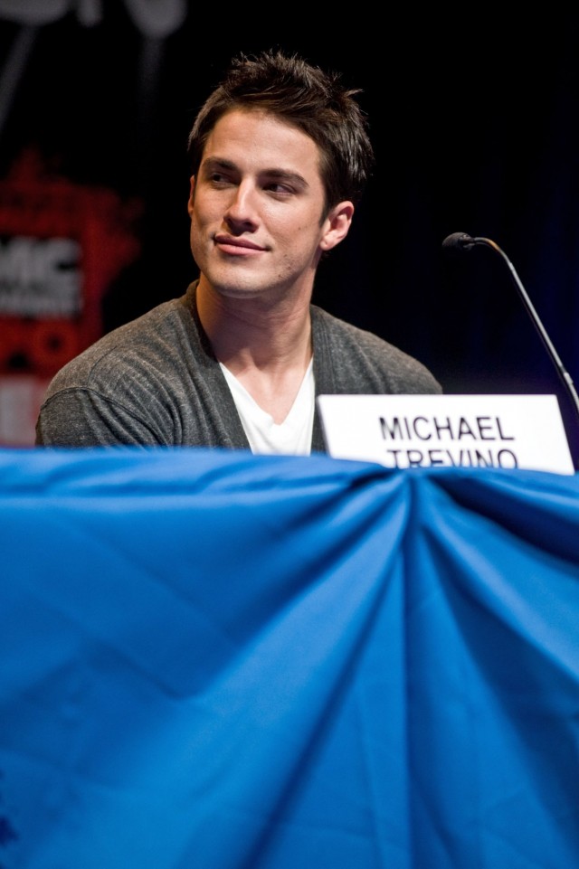 Michael Trevino Fotoğrafı