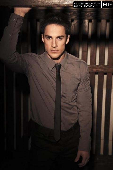 Michael Trevino Fotoğrafı