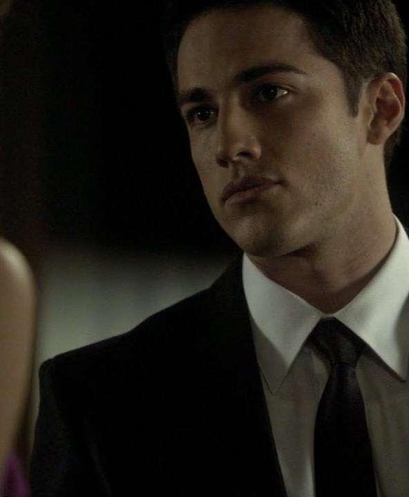 Michael Trevino Fotoğrafı