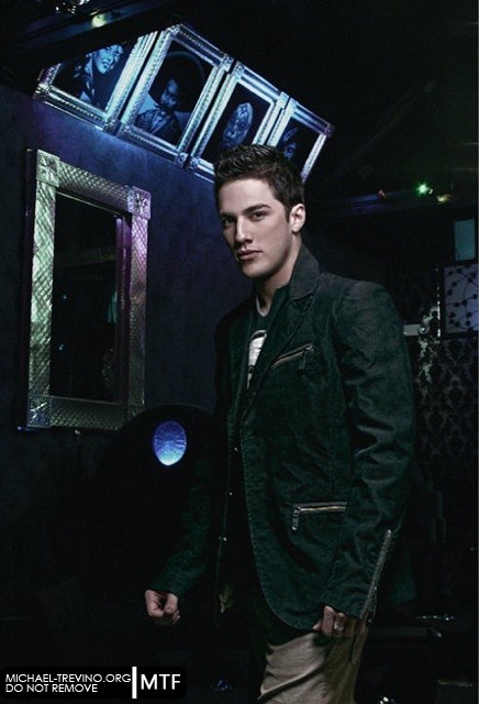 Michael Trevino Fotoğrafı