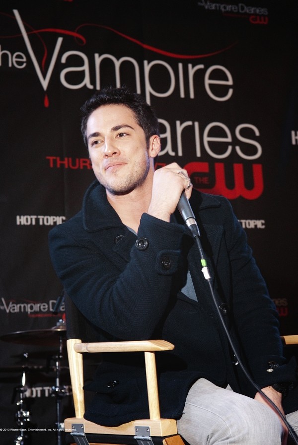 Michael Trevino Fotoğrafı