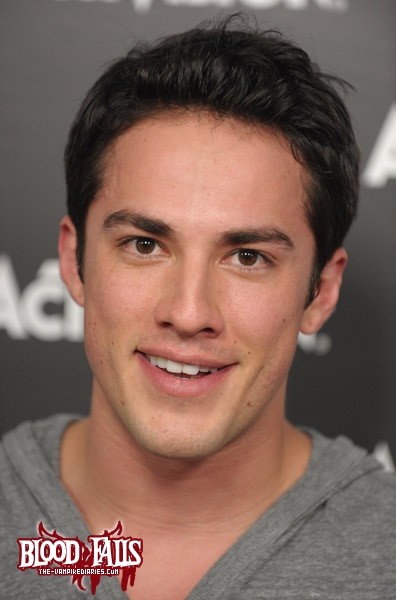 Michael Trevino Fotoğrafı